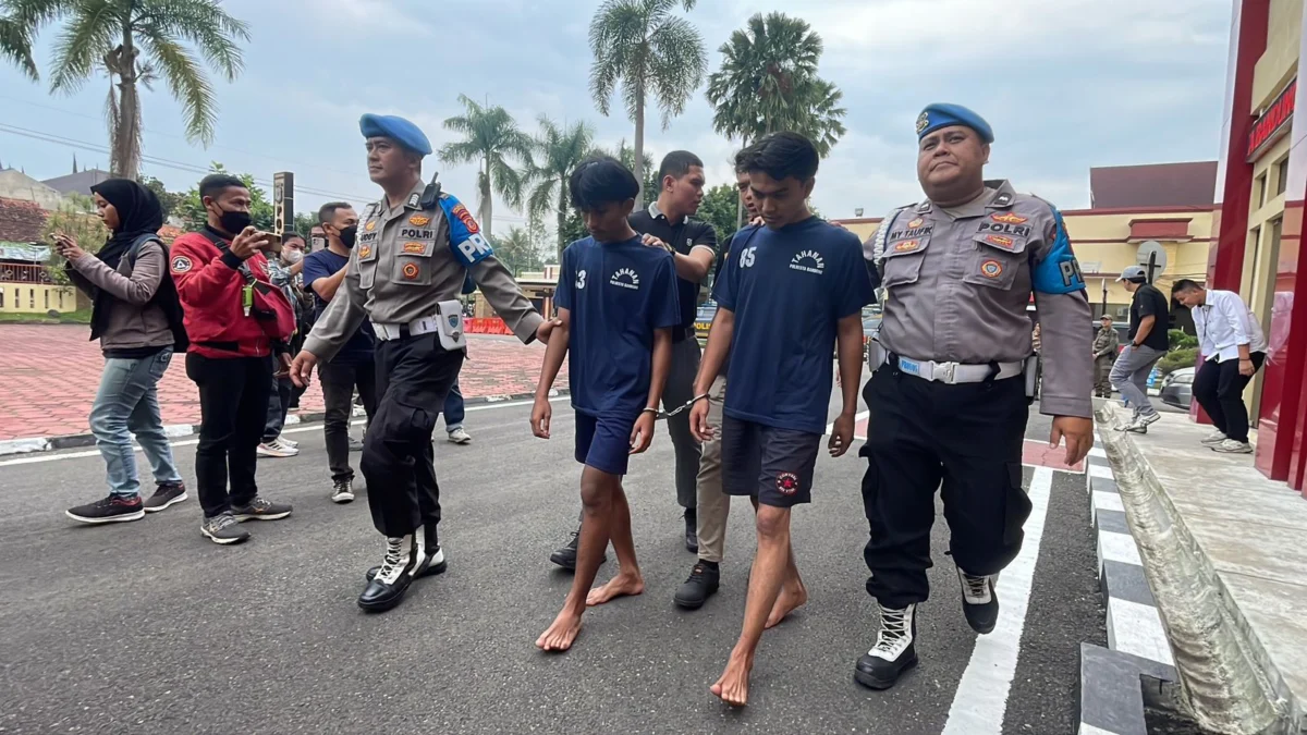 4 Pelaku Pembunuhan di Soreang Dibekuk, 2 Diantaranya di Bawah Umur Polisi tangkap 4 pelaku pembunuhan seorang pria yang ditemukan tergeletak di Soreang. Foto Agi Jabar Ekspres