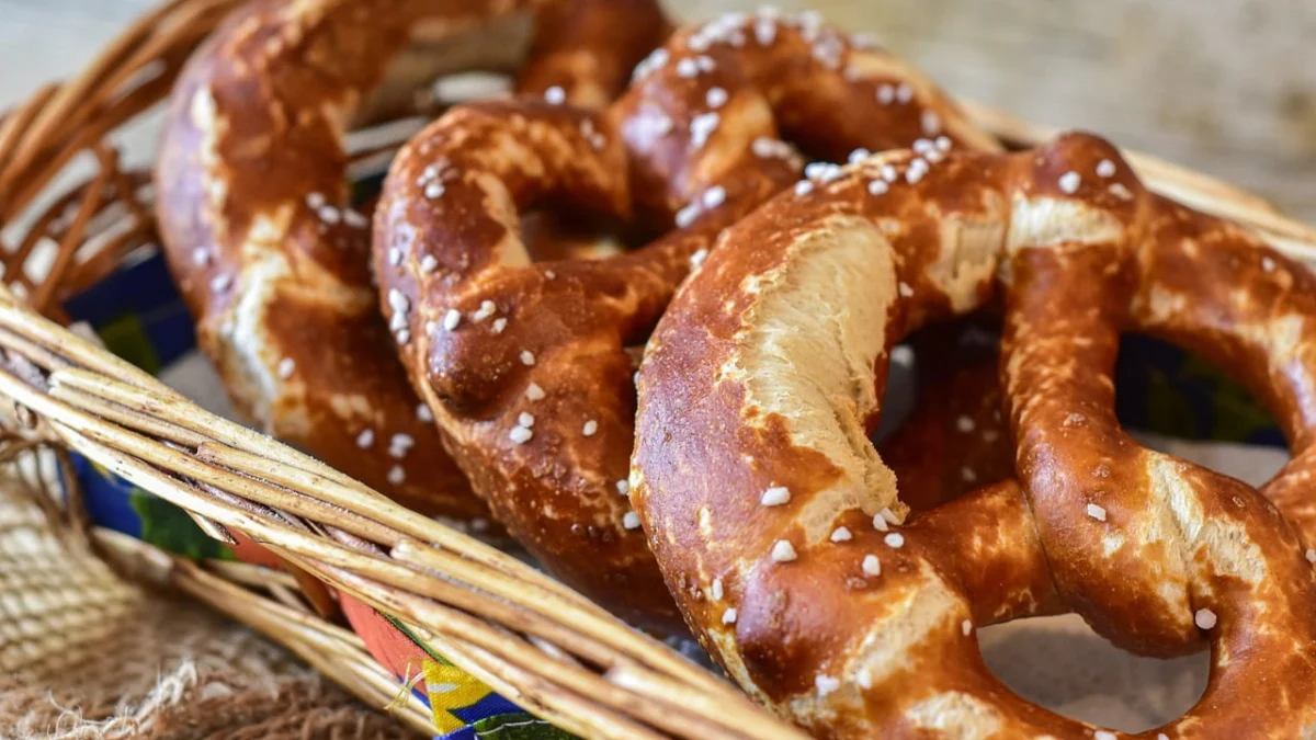 Resep Pretzel Varian Asin, Roti Tawar dengan Bentuk Unik Resep Pretzel Varian Asin, Roti Tawar dengan Bentuk Unik (ilustrasi: Freepik)