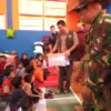 Kepala BNPB Letjen TNI Suharyanto saat meninjau posko pengungsian di Desa Cibedug, Kecamatan Cipongkor, KBB. Rabu (27/3). Foto Jabarekspres