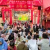 Ratusan warga saat mengikuti buka puasa bersama di Vihara Dhanagun, Suryakencana, Kota Bogor.