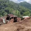 Pemda KBB akan Segera Relokasi Ratusan Rumah Terdampak Longsor Ratusan rumah terdampak bencana longsor di Kampung Gintung, Desa Cibenda, Kecamatan Cipongkor, KBB yang mana 30 diantaranya tertimbun, Kamis (28/3).