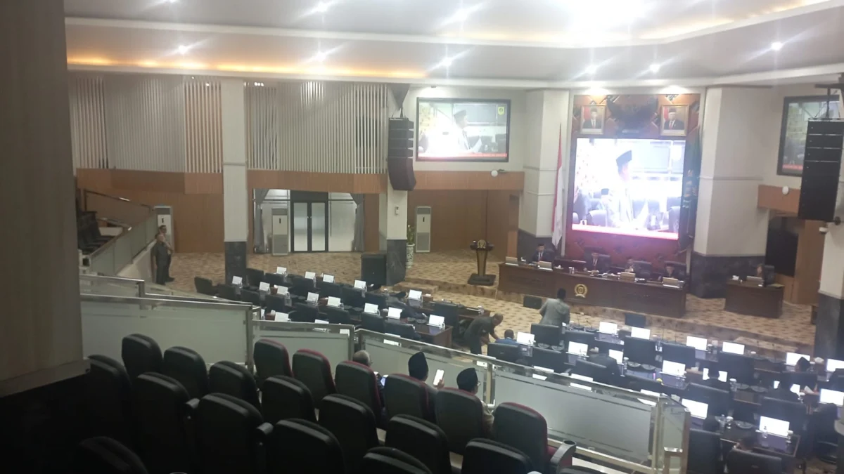 Suasana Rapat Paripurna di Gedung DPRD, Kabupaten Bogor, Kamis (28/3).
