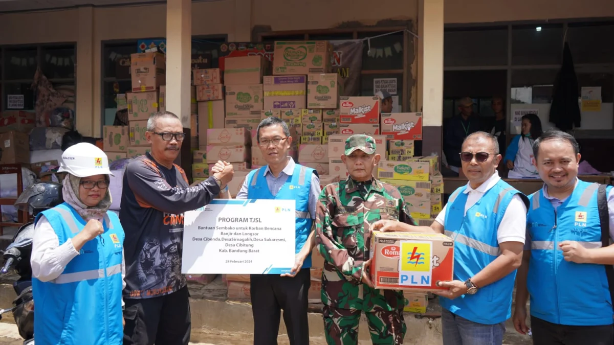 Peduli Korban Terdampak Longsor dan Banjir Bandang di KBP, Srikandi PLN Salurkan Bantuan Sembako