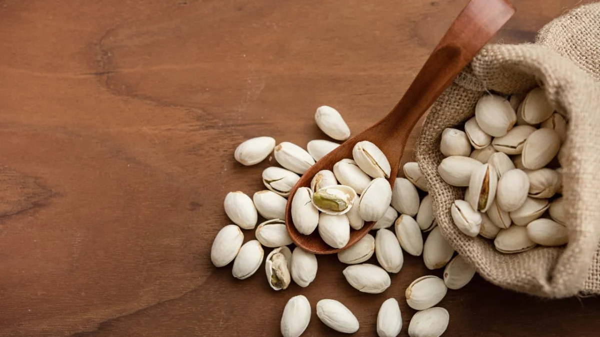 Terkandung Gizi Baik di Dalamnya, Berikut 5 Manfaat Konsumsi Kacang Pistachio (ilustrasi: Freepik)