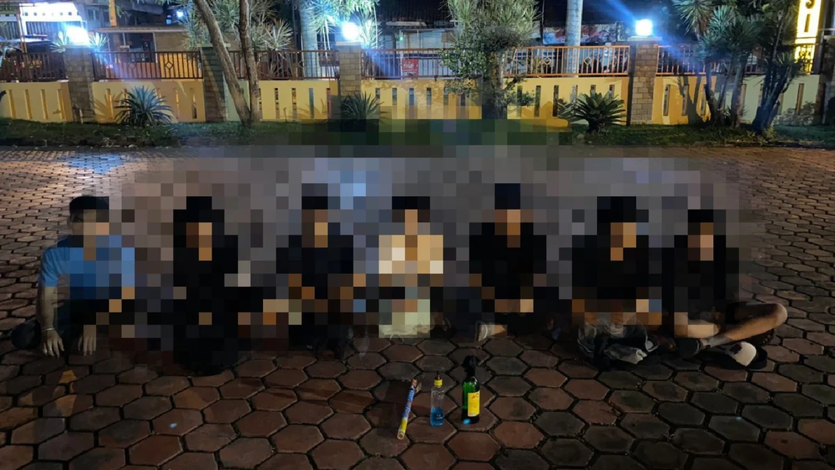 7 pemuda yang diduga akan perang sarung berhasil diamanakan Tim Si Jalak Presisi Polresta Bandung di Mapolresta Bandung.