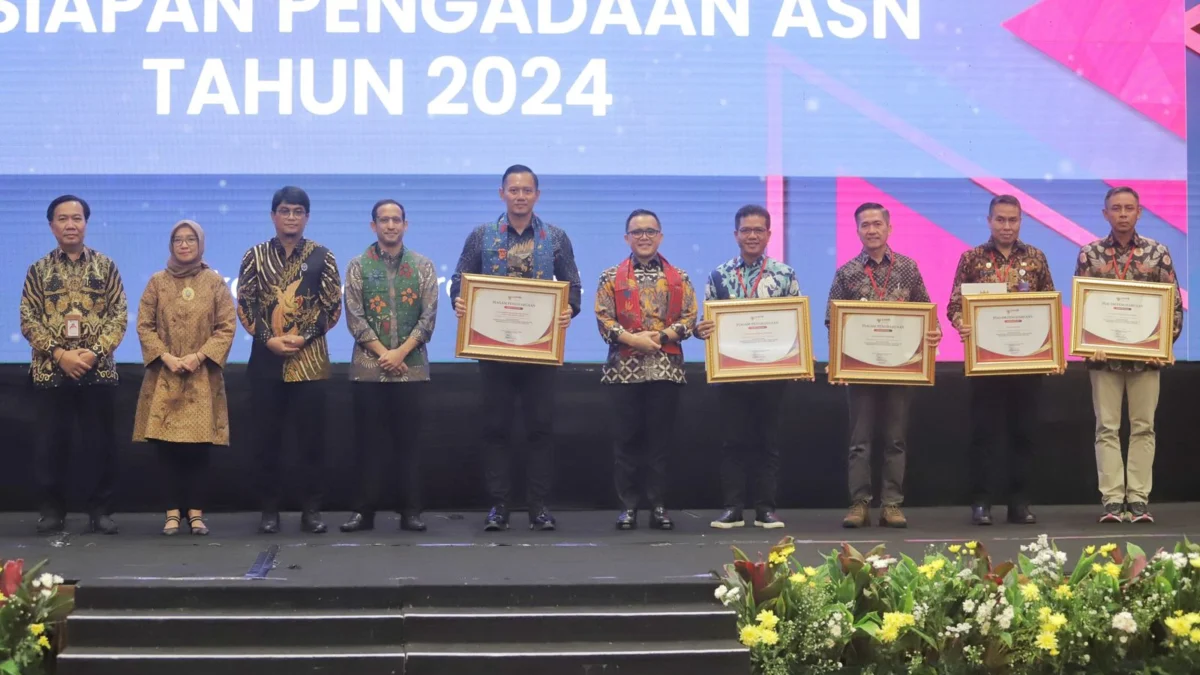 Bupati Bandung Dadang Supriatna saat rapat koordinasi persiapan pengadaan ASN tahun 2024 bersama Menteri PAN-RB Abdullah Azwar Anas. Foto Istimewa