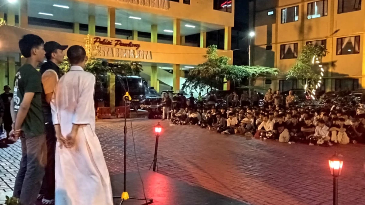 Polresta Bogor Kota saat mengamankan ratusan remaja yang diduga gengster. (Yudha Prananda / Jabar Ekspres)