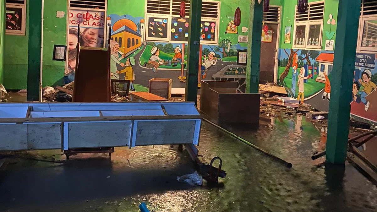 Banjir Melanda Daerah Pasir Jambu Bogor, 1 Rumah Ambruk Sekolah Paud yang rusak akibat Banjir. Foto : Sandika Fadilah/Jabarekspres.com