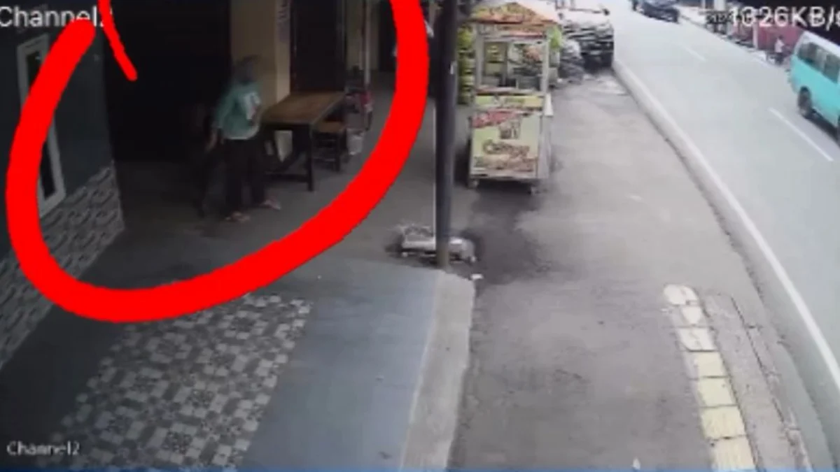 Terduga pelaku pencurian uang senilai Rp 60 juta milik korban yang diambil didalam lemari saat kondisi rumah sedang kosong. Foto Tangkapan Layar