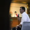 Sekda Bandung, Ema Sumarna saat menghadiri sidang kasus proyek CCTV Bandung Smart City sebagai saksi di Pengadilan Negeri Kelas 1A Bandung, (10/10). (Pandu Muslim/Jabar Ekspres)