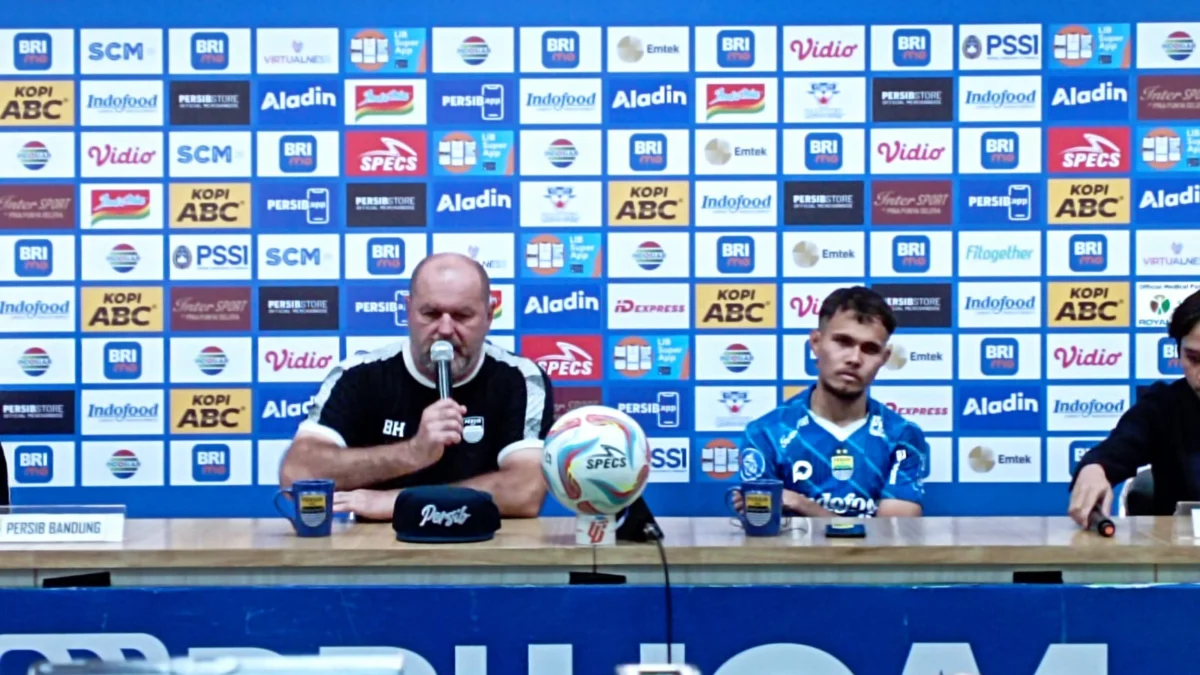 Raih Kemenangan di Derby Klasik, Persib Bungkam Persija dengan Skor 2-1 Dok. Preskon pers Persib Bandung usai menjamu Persija Jakarta di Stadion Si Jalak Harupat, Soreang, Kab. Bandung. Sabtu (9/3). Foto. Sandi Nugraha.