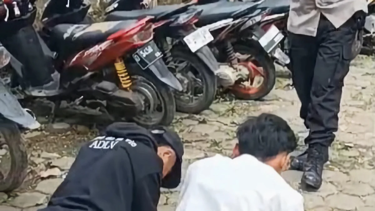 Pelajar Madrasah Aliyyah Nurul Falah, Desa Bandasari, Kecamatan Cangkuang, Kabupaten Bandung saat diberikan edukasi agar tak gunakan sepeda motor berknalpot bising. (Istimewa)