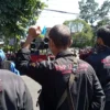 Dok. Ratusan buruh gelar aksi di depan Kantor DPRD Jabar. Senin (18/3). Foto. Sandi Nugraha.