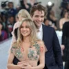 Robert Pattinson dan Suki Waterhouse Dikabarkan Telah Menyambut Anak Pertama