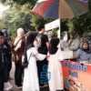 Doc. Sejumlah Masyarakat Memadati Sekitaran Jalan Pemkot Cimahi yang Banyak Penjual Menjajakan Makanan Unik dan Murah (Mong)