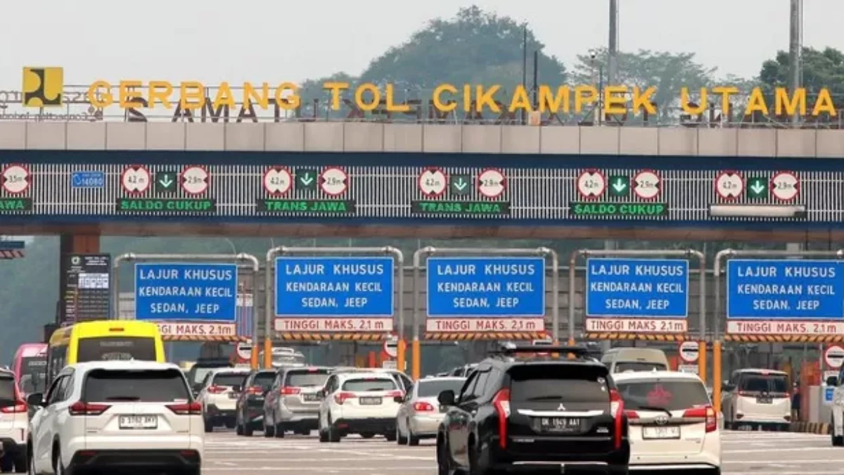 Pemudik Berbondong-bondong Menghadapi Tarif Tol Tinggi untuk Merayakan Idul Fitri di Kampung Halaman