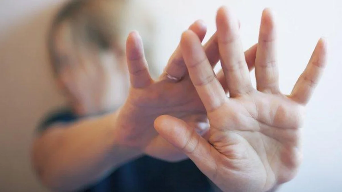 Viral! Seorang Perempuan Dianiaya Sekelompok Pemuda, ini Kronologinya Viral! Seorang Perempuan Dianiaya Sekelompok Pemuda, ini Kronologinya