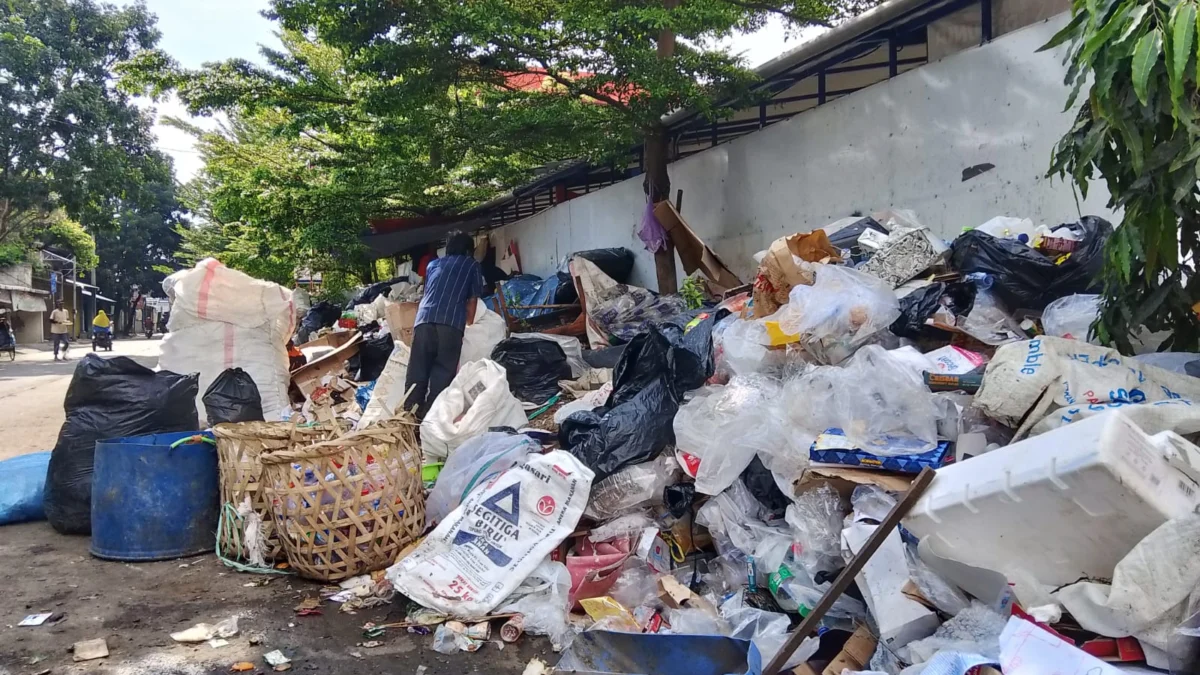 Doc. Penumpukan Sampah di TPS Pasar Atas Pasca Lebaran (Mong)
