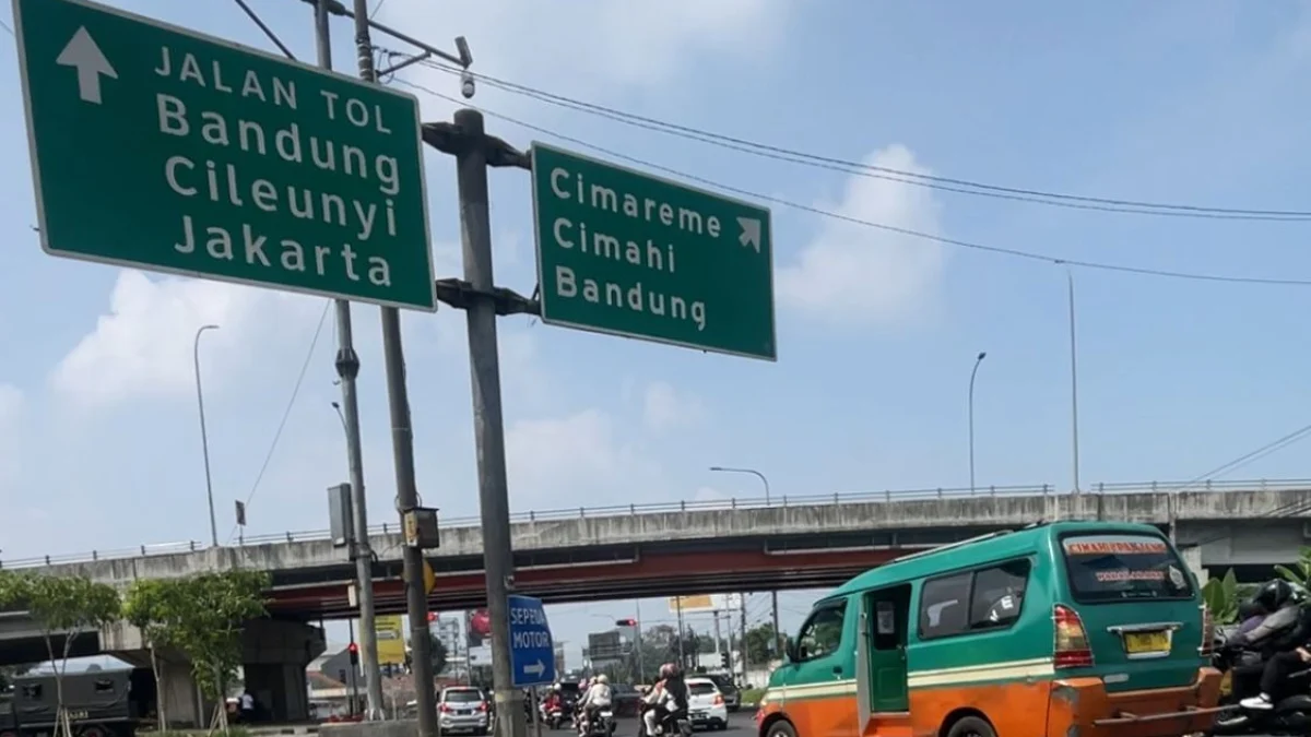 Sebanyak 330 ribu kendaraan lewati jalur mudik Simpang Padalarang, Kabupaten Bandung Barat. Senin (15/4). Foto Jabarekspres
