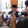 Sekretaris Daerah Jawa Barat Herman Suryatman usai dilantik di Aula Barat Gedung Sate, Kota Bandung, Senin (1/4/2024) (Aji Baram / Adpim Jabar)