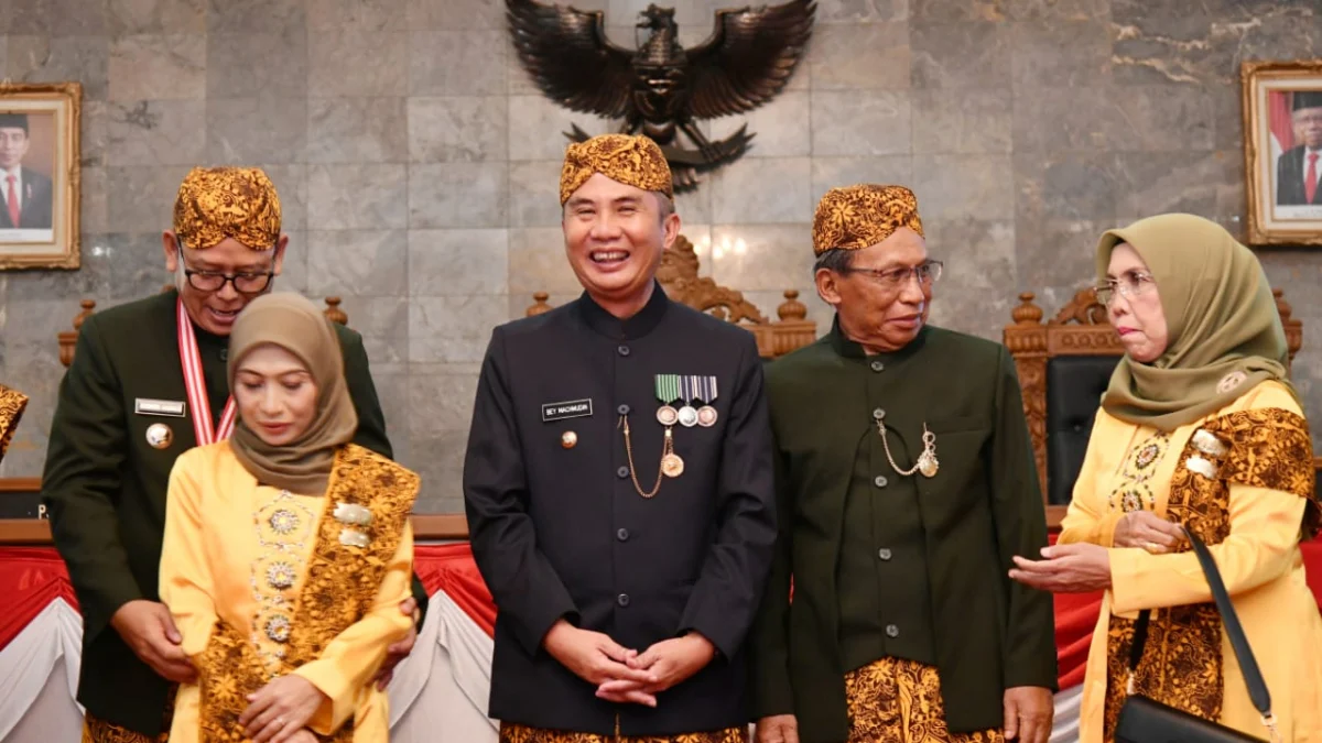 Peringati Hari Jadi Sukabumi, Bey Machmudin Doakan Semakin Maju Kotanya Penjabat Gubernur Jabar Bey Machmudin saat menghadiri Rapat Paripurna Hari Jadi ke - 110 Kota Sukabumi di Gedung DPRD Kota Sukabumi, Senin (1/4/2024)