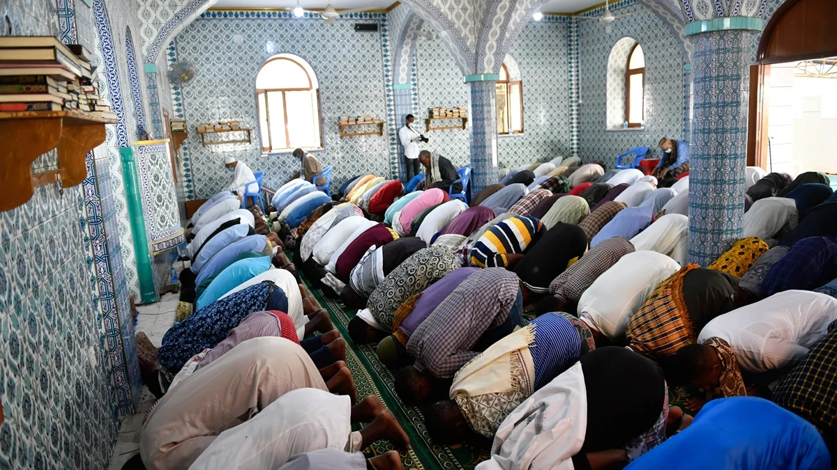 Doa Akhir Ramadhan, Suara Syukur Memenuhi Udara di Hari Kemenangan Idulfitri 2024 Doa Akhir Ramadhan, Suara Syukur Memenuhi Udara di Hari Kemenangan Idulfitri 2024