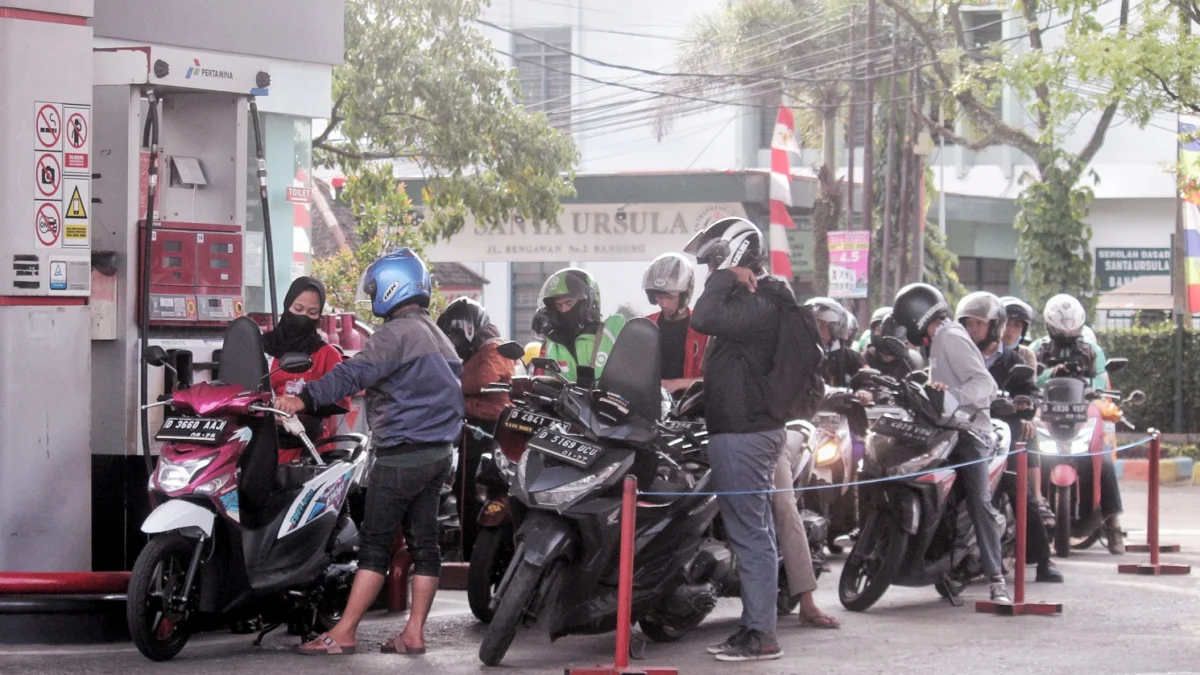 Konsumsi BBM Meroket selama Periode Mudik 2024 Ilustrasi: Antrean pemudik yang akan mengisi konsumsi BBM.