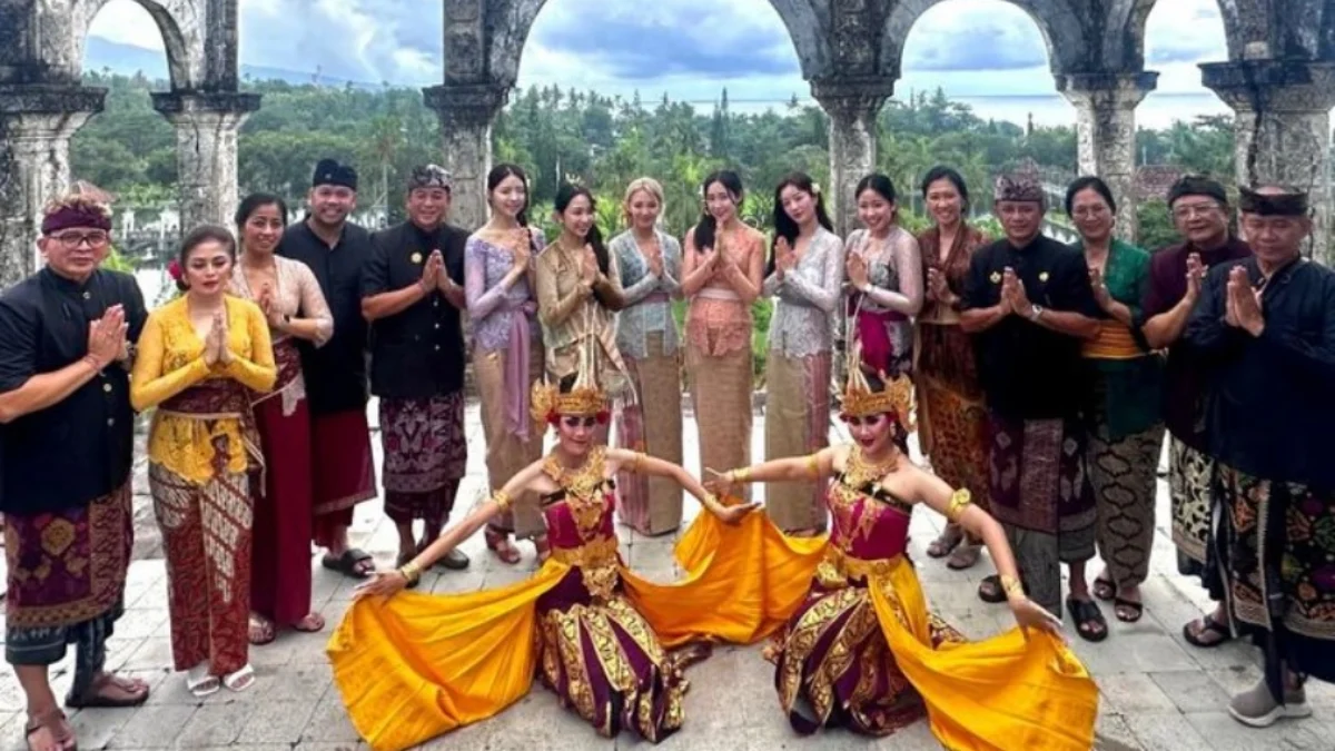 Jalannya Syuting acara variety show hingga lima artis KPop ditahan di bali karena kendala perizinan. (instgram @xosone_ss)