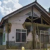 Salah satu rumah yang terdampak gempa Garut. (Foto: ANTARA)