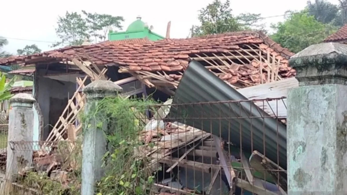 Kerusakan yang diakibatkan dari Gempa Garut. (foto:ANTARA)