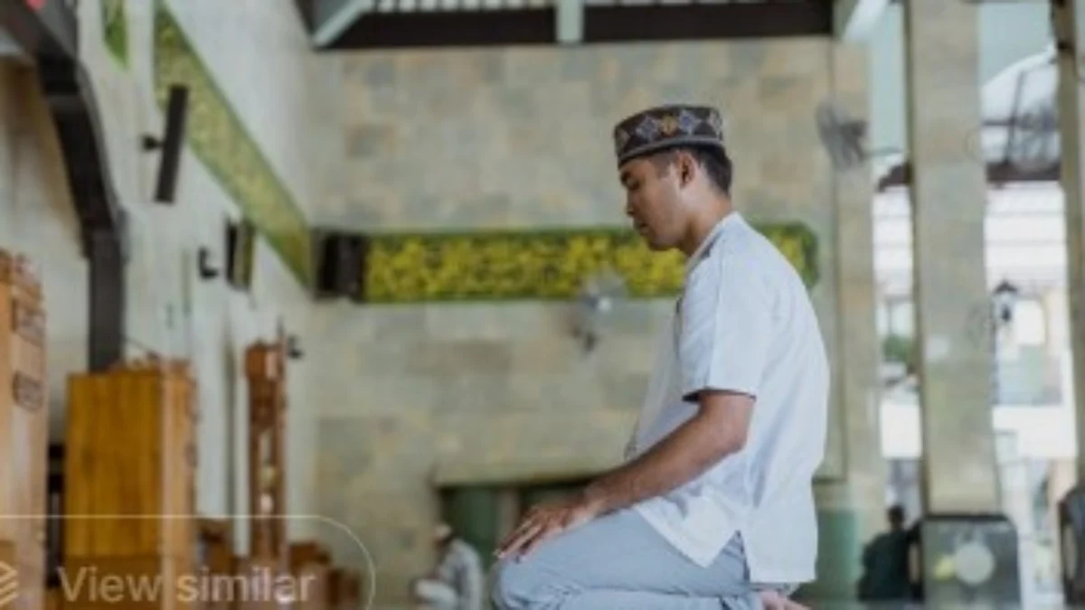 Setara Pahala Haji dan Umroh, Ternyata Keutamaan Shalat Dhuha Masih Banyak Lagi ILUSTRASI : Shalat Dhuha yang memiliki keutamaan mendapat pahala setara pahala haji dan umroh. (freepik)