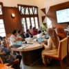 Rapat ekspose paparan Asda II di lingkup Sekretariat Daerah di Ruang Rapat Ciremai Gedung Sate, Kota Bandung, Selasa (2/4/2024 bersama Sekda Jabar, Herman Suryatman).(Foto: Biro Adpim Jabar)