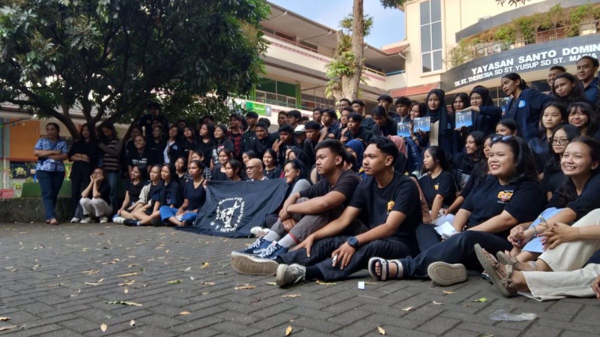 Upaya Perkuat Kerukunan antar Umat Beragama, Gereja Katolik St. Ignatius Cimahi Bagikan Takjil Doc. Gereja Katolik St. Ignatius Cimahi Bagikan Takjil untuk Berbuka Puasa Bersama Umat Muslim (Mong)