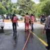 Solar Tumpah di Jalan Cadas Pangeran Sumedang, Sejumlah Pengendara Roda Dua Tergelincir