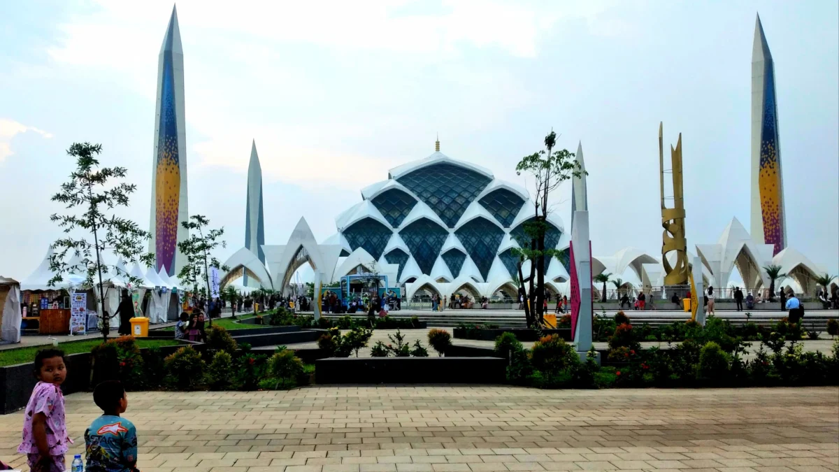 Bisa jadi Alternatif Salat Idul Fitri, Ini Imam dan Khatib di Masjid Al Jabbar