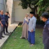 Jajaran DLH Kota Bogor saat meninjau kantor RMU di Jalan Gunung Gede, Kelurahan Babakan, Kecamatan Bogor Tengah, Kota Bogor. (Yudha Prananda / Jabar Ekspres)