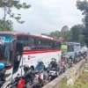 H-4 Jelang Hari Raya Idul Fitri 2024, Kawasan Cikaledong Nagreg Mulai Dipadati Pemudik yang Melintas, Sabtu (6/4/2024). Foto Agi Jabar Ekspres