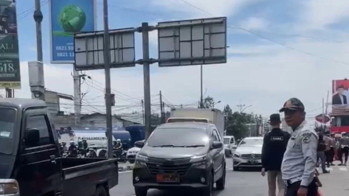 Kondisi arus balik di Simpang Padalarang, Bandung Barat ramai lancar. Senin (15/4). Foto Jabarekspres