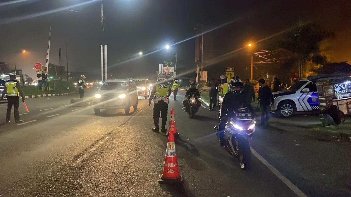 Hindari Kepadatan Kendaraan, Polisi Lakukan Kanalisasi Kendaraan H-3 Lebaran di Nagreg