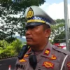 KBO Lantas Polresta Tasikmalaya Kota, Iptu Soni Alamsyah di jalur mudik Lingkar Gentong, Tasikmalaya, Sabtu (13/4). (Nizar/Jabar Ekspres)