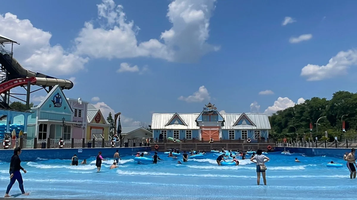 Suasana wisata air Wahoo Waterworld di Kotabaru Parahyangan, Kabupaten Bandung Barat. Senin (15/4). Foto Jabarekspres