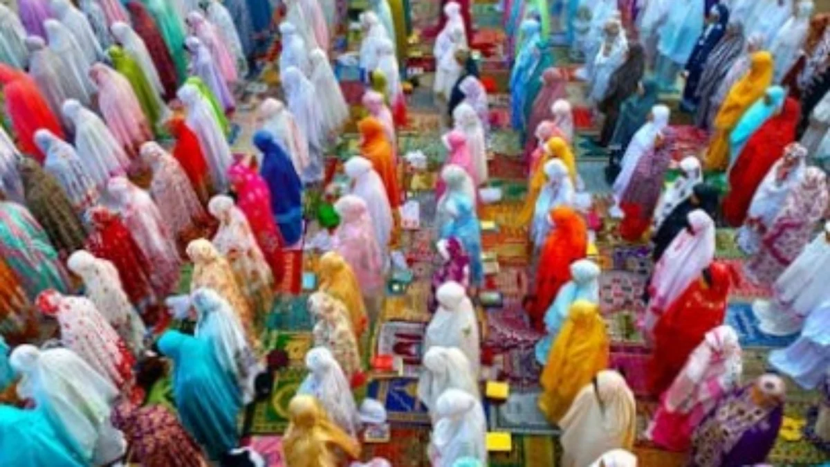 5 Ucapan Idul Fitri Menyentuh untuk Orang Terdekat, Lebih dari Sekedar Kata ILUSTRASI pelaksanaan sholat Idul Fitri yang diakhiri dengan Khutbah Idul Fitri. (freepik)