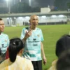 Coach Saturo memberi arahan pada TC jelang VWomen’s Asian Cup (PSSI)