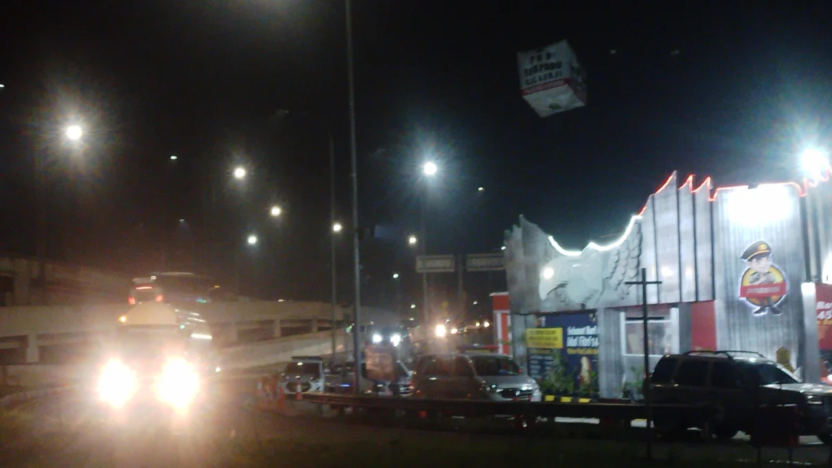 Sejumlah kendaraan usai keluar dari Gerbang Tol Cileunyi, Kabupaten Bandung. (Yanuar/Jabar Ekspres)