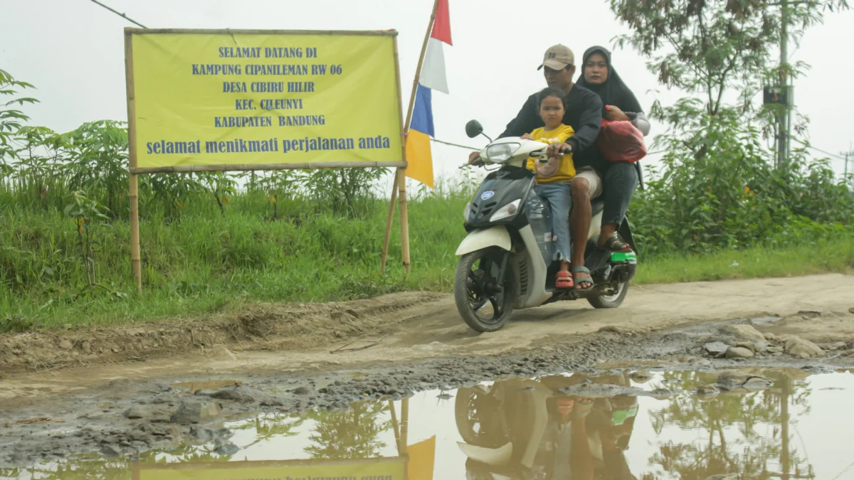 Selain rusak akses jalan ke Stasiun Kereta Cepat Tegalluar kurang PJU/Istimewa/