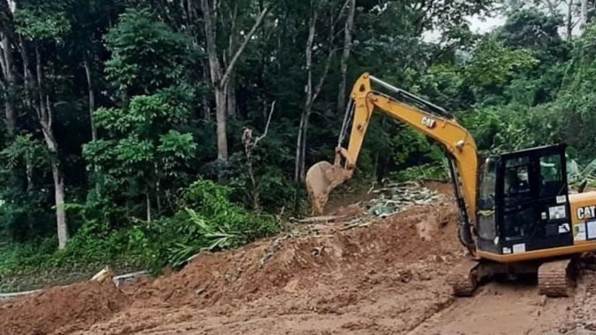 BPBD Percepat Proses Penanganan dan Pembersihan Material Tanah Longsor di Kabupaten Kuningan