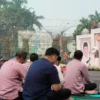 Shalat Idul Fitri di Lapangan Karangpawitan Karawang. (ANTARA/Ali Khumaini)