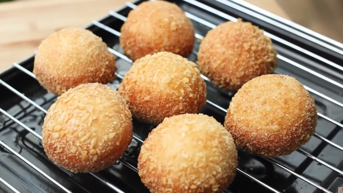Pas untuk Ide Jualan! Resep Roti Goreng Isi Ragout, Garing dan Empuk Tahan Lama