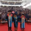 Menteri Sosial Tri Rismaharini saat menghadiri langsung pengukuhan guru besar profesor Ellya Susilowati Ph.D di Poltekesos Bandung, Kamis 25 April 2024.