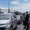 Jalur arteri Padalarang, KBB, mulai dipadati kendaraan, Minggu 14 April 2024.
